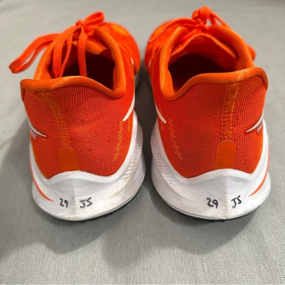Nike Zoom Vomero orange/white sneakers, size 11, Syracuse player worn - Picture 9 of 12